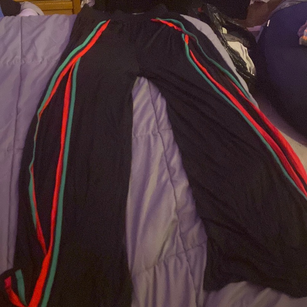 Black loose pants
